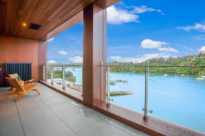 Catalina Bay Seascape with Bay Views & Carpark, Auckland